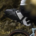 Bolsa de sillín Rhinowalk Wilderness 14L instalada en bicicleta gravel