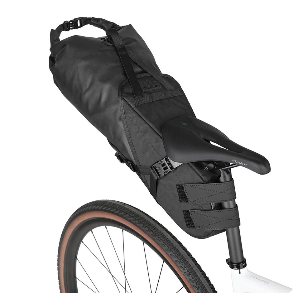 Bolsa de sillín Rhinowalk Wilderness 14L instalada en bicicleta gravel Negro