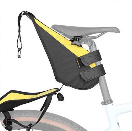 Instalación de la bolsa de sillín Rhinowalk Wilderness con correas en sillín y tija 02