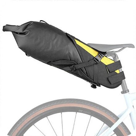 Instalación de la bolsa de sillín Rhinowalk Wilderness con correas en sillín y tija 07